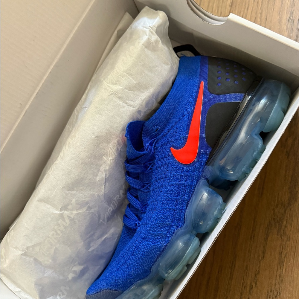 Nike Air Vapormax Flyknit 2 in White and Purple